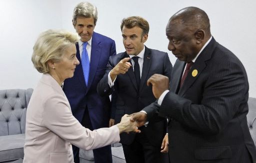 1200x768_from-l-to-r-president-of-the-european-commission-ursula-von-der-leyen-us-special-presidential-envoy-for-climate-john-kerry-french-president-emmanuel-macron-and-south-african-president-cyril-ramaphosa-meet-on-the-sidelines-of-the-cop27-climate-summit-in-egypt-s-red-sea-resort-city-of-sharm-el-sheikh-on-november-7-2022-photo-by-ludovic-marin-pool-afp